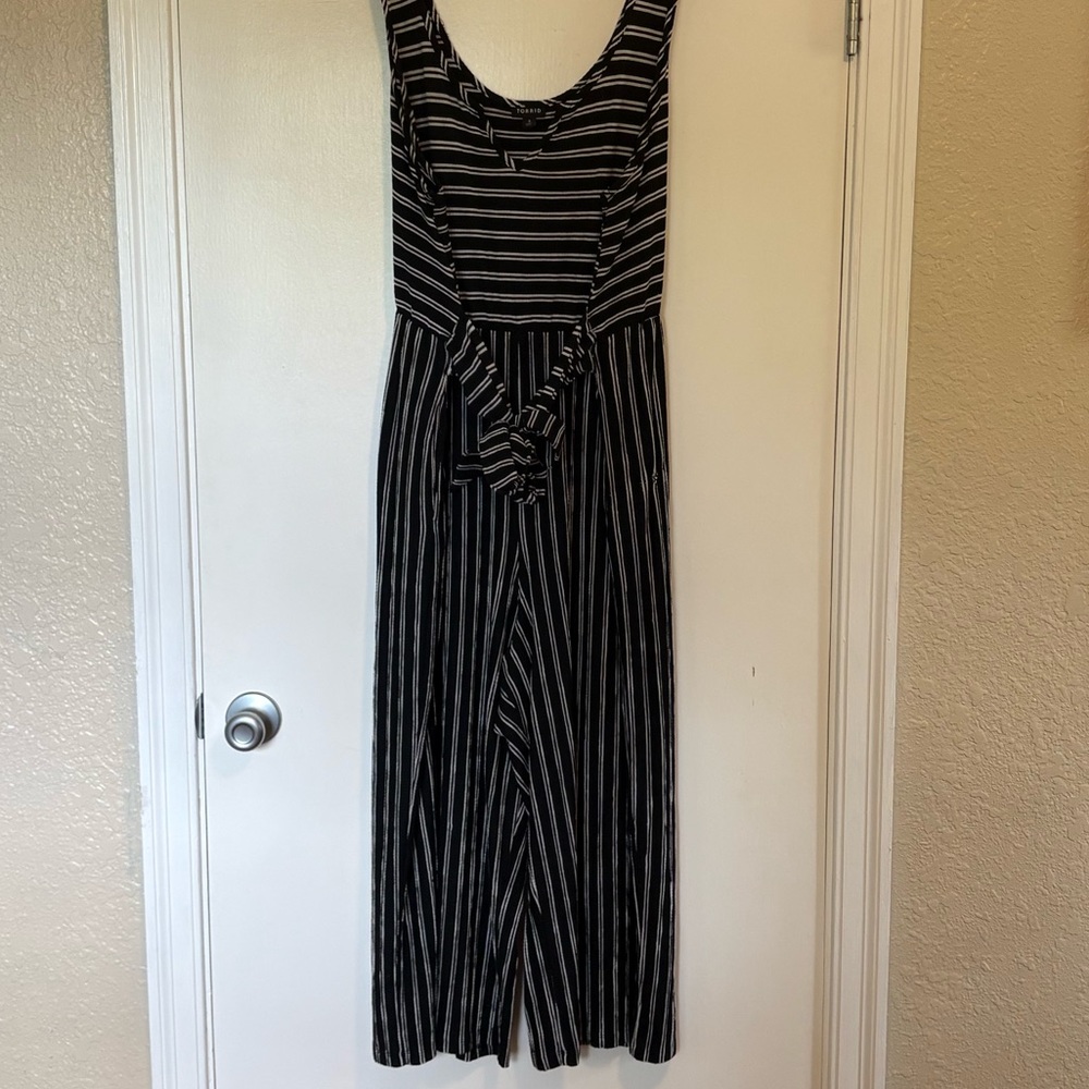Black and White Sleeveless Jumpsuit